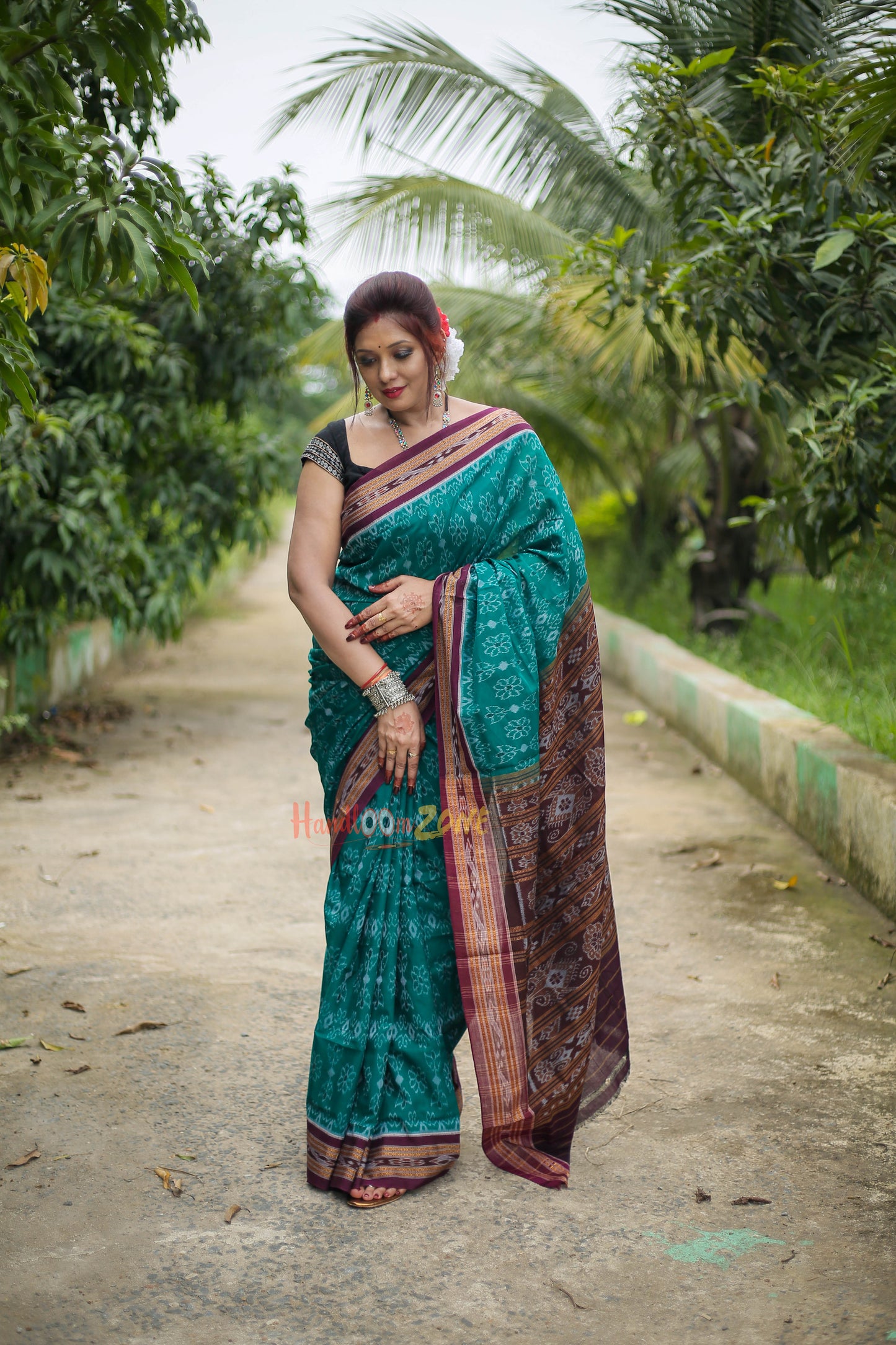 Body small flowers khandua cotton saree