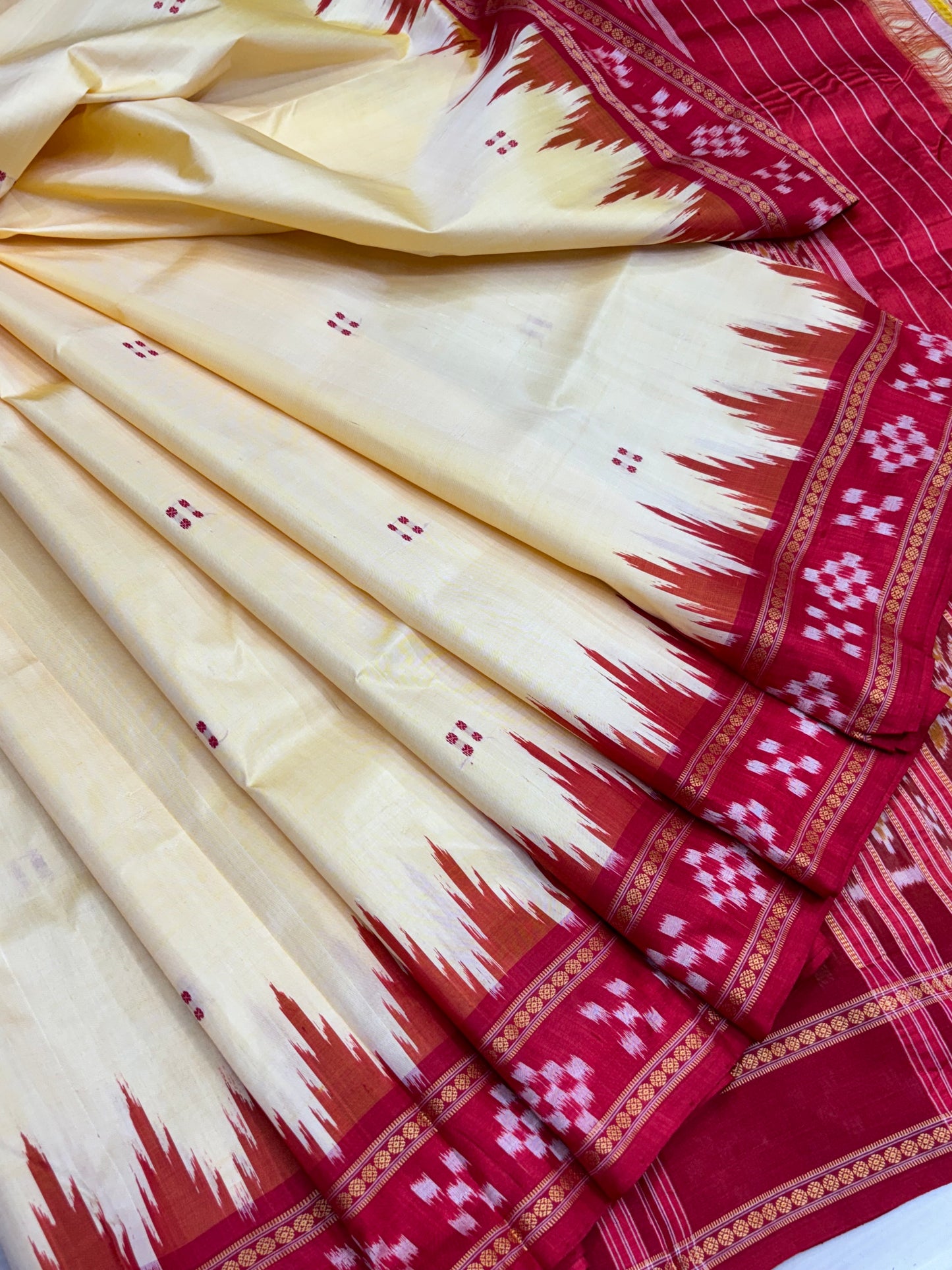 Border pasapali khandua silk saree