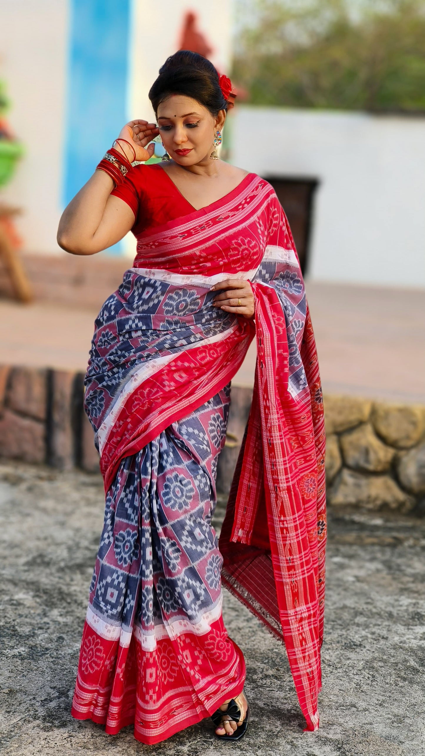 Body box with red scot cotton saree