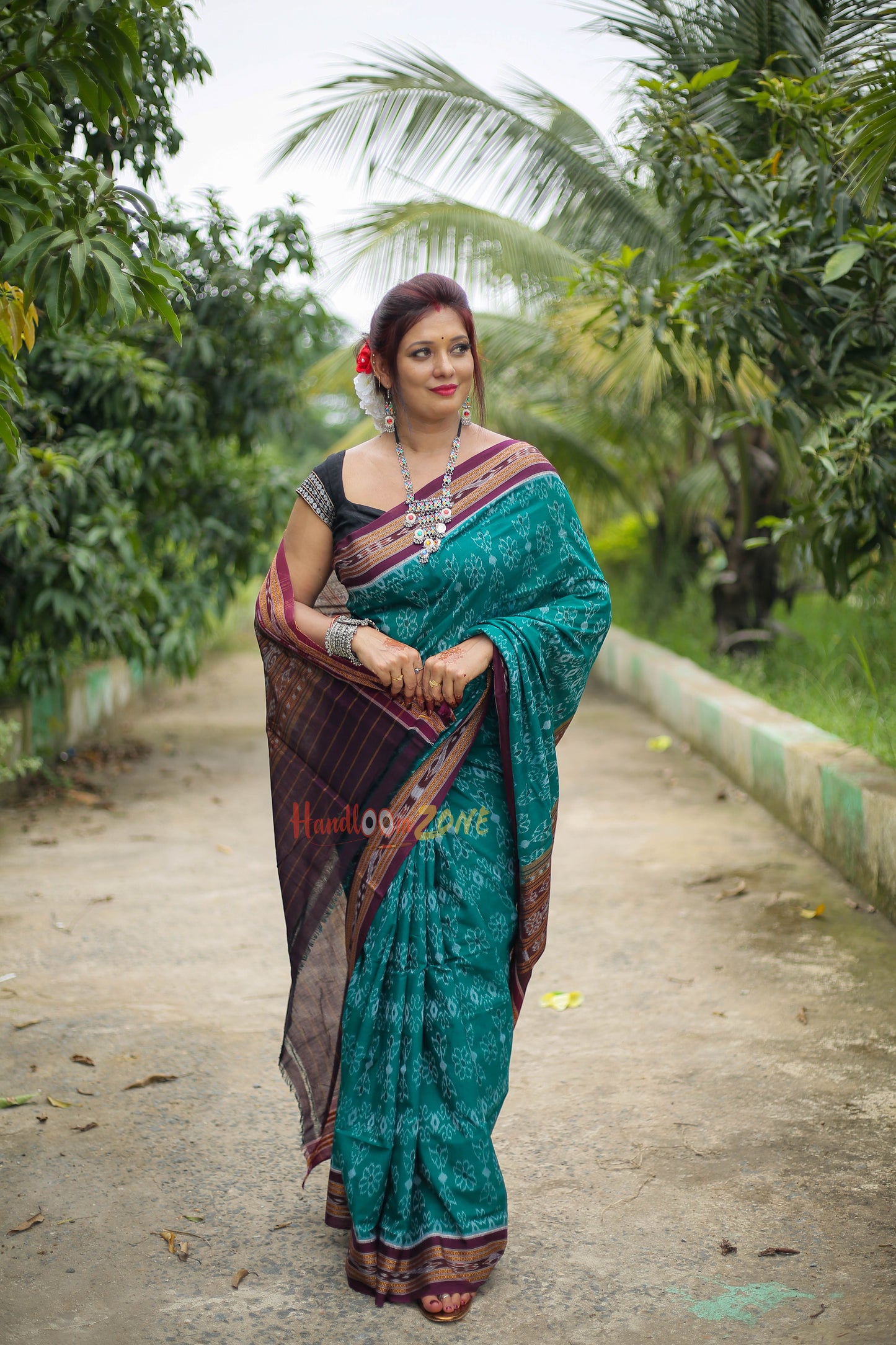 Body small flowers khandua cotton saree