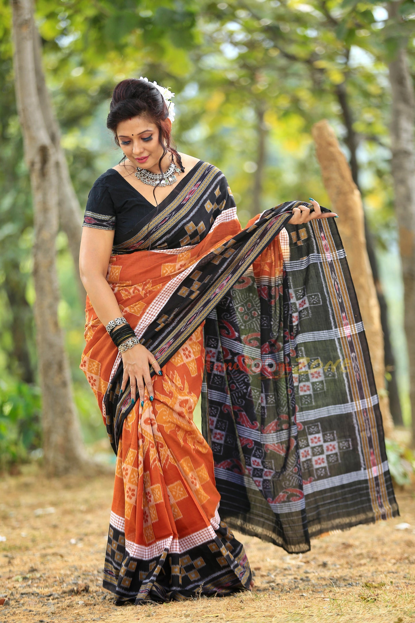 Pasapali with flowers cotton saree