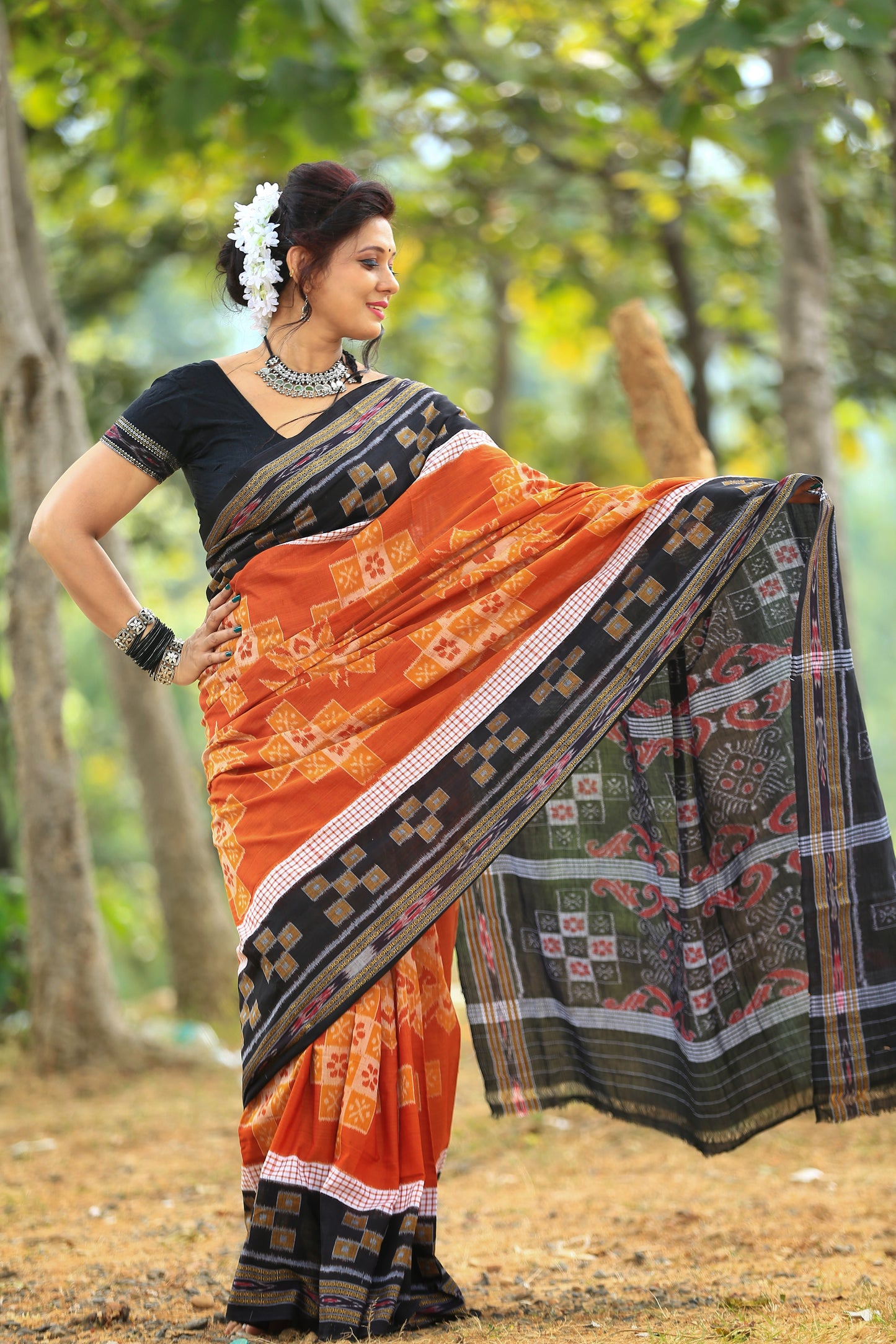 Pasapali with flowers cotton saree