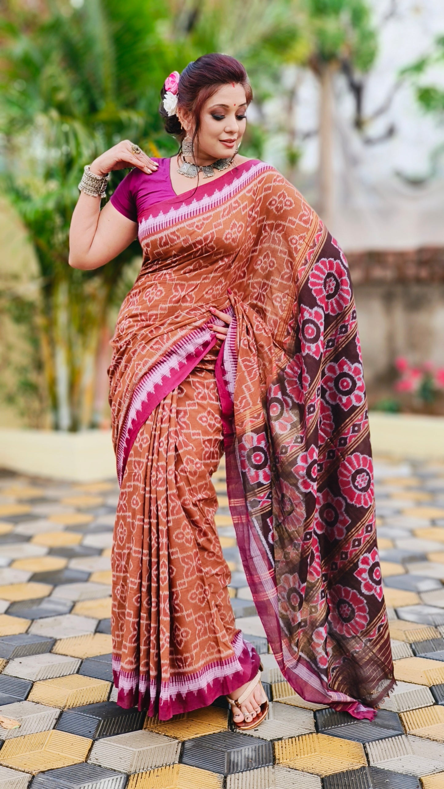 Brown body with meroon border cotton saree