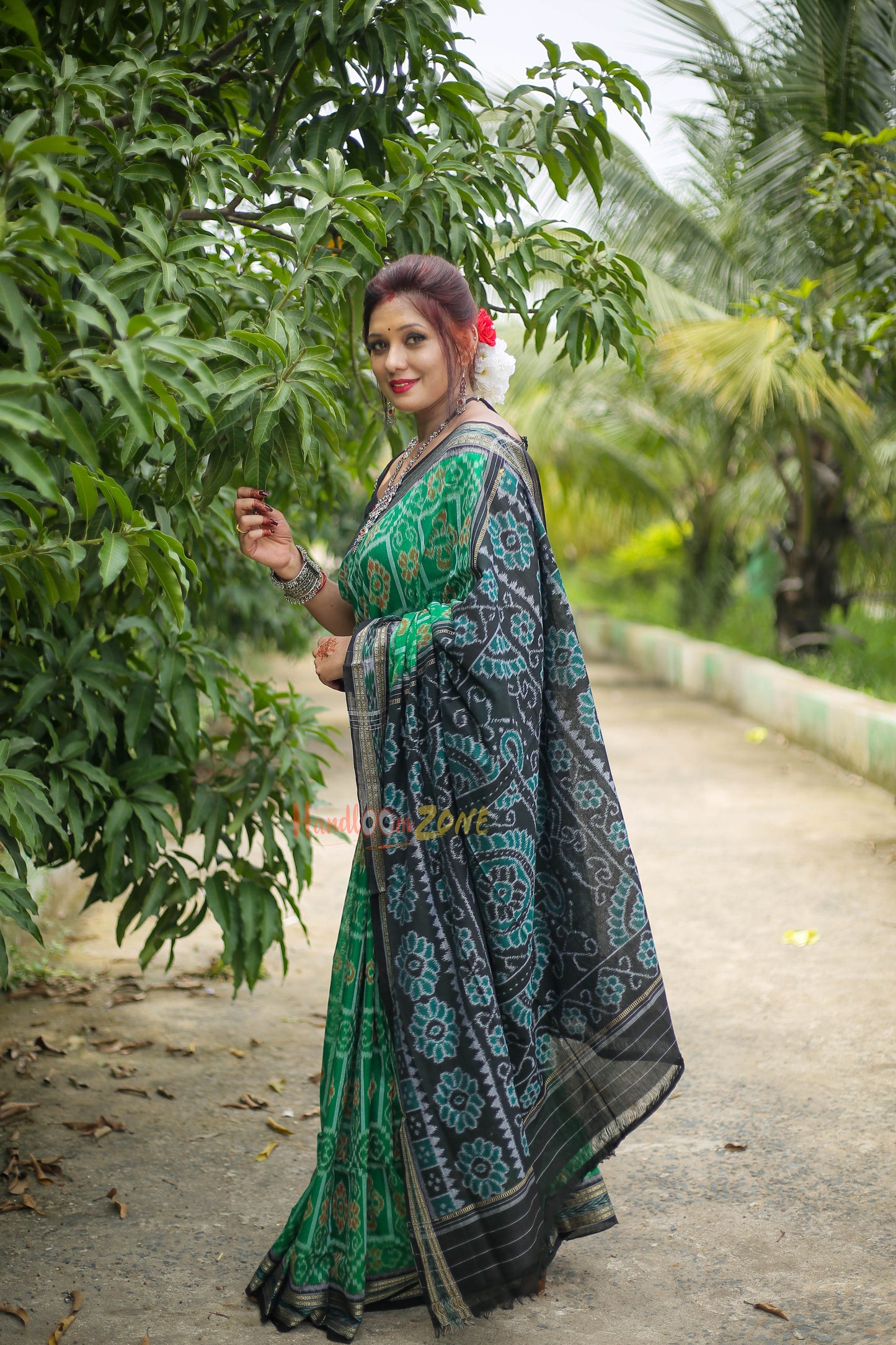 Body flowers khandua cotton saree