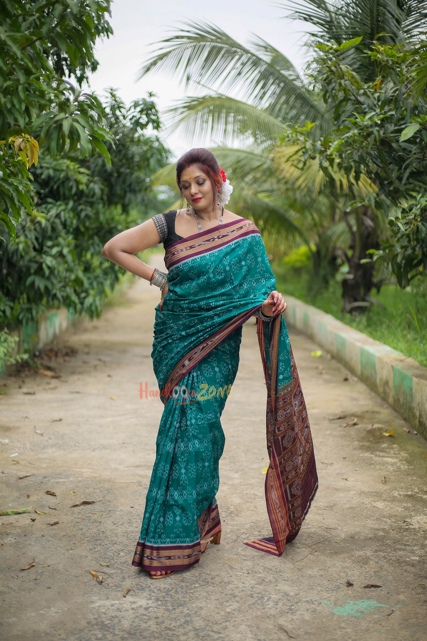 Body small flowers khandua cotton saree