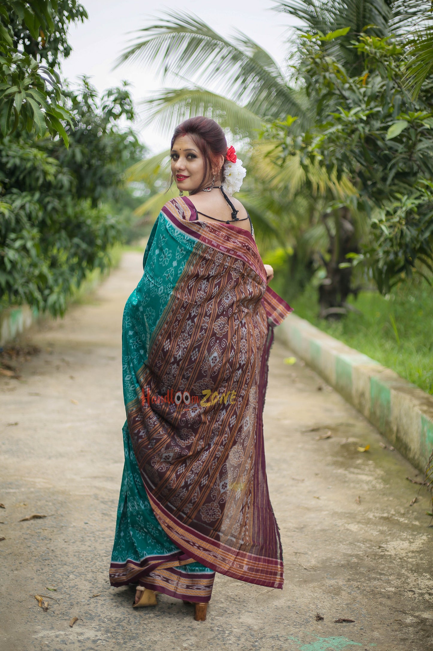 Body small flowers khandua cotton saree