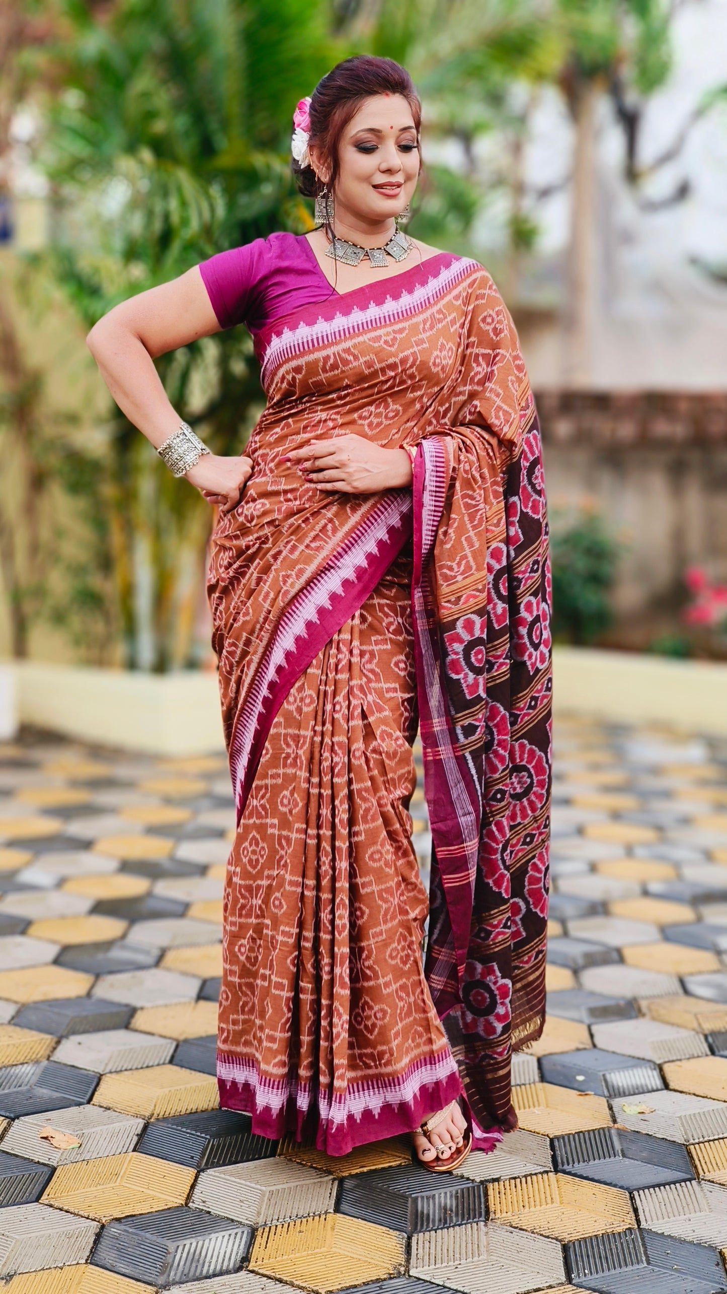 Brown body with meroon border cotton saree