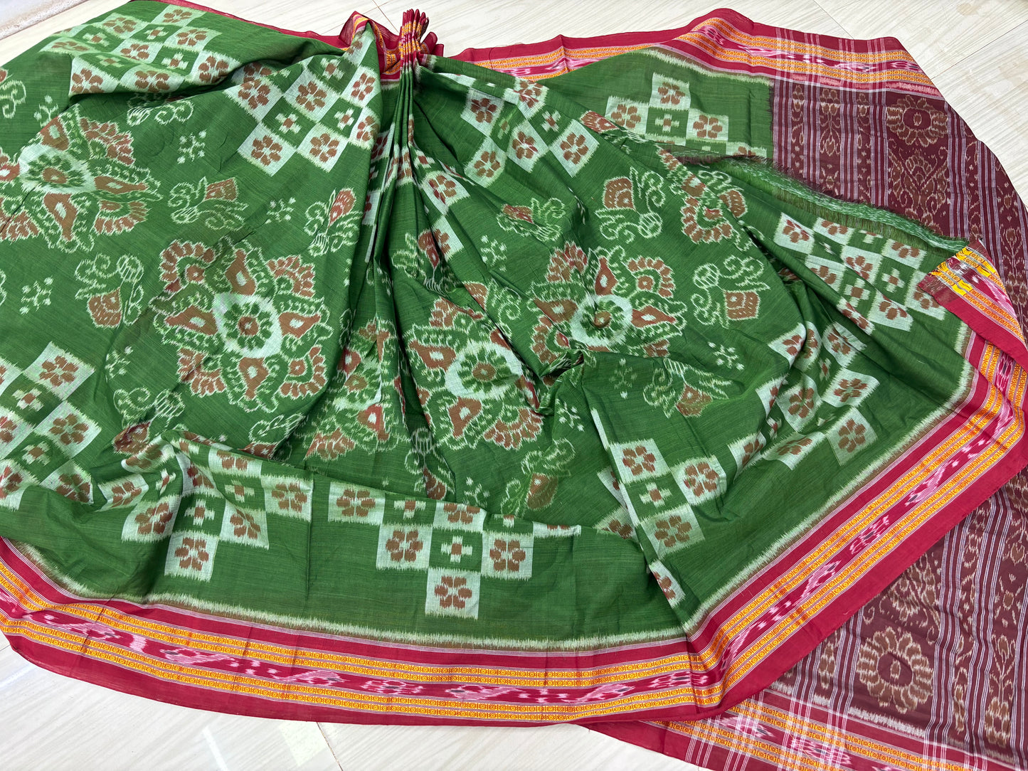 Body pasapali with flowers khandua cotton saree