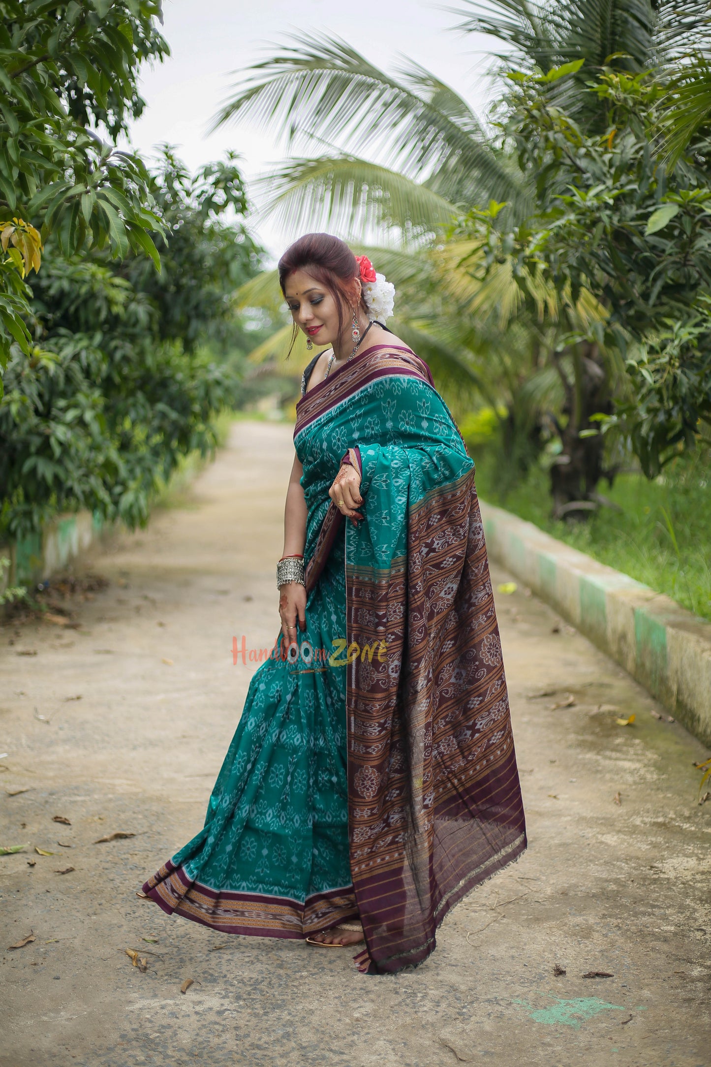 Body small flowers khandua cotton saree