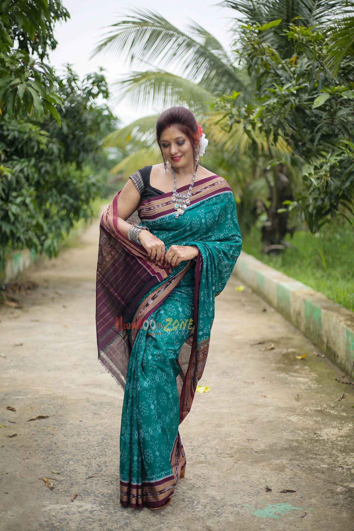 Body small flowers khandua cotton saree