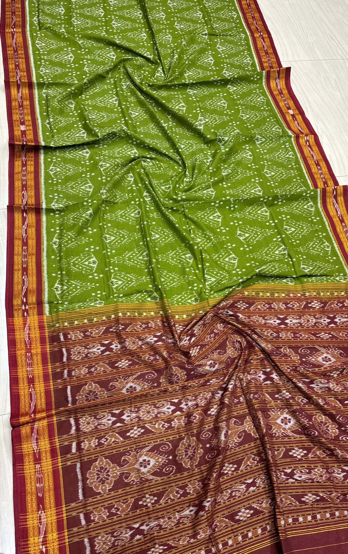 Exclusive Mehendi with meroon cotton saree