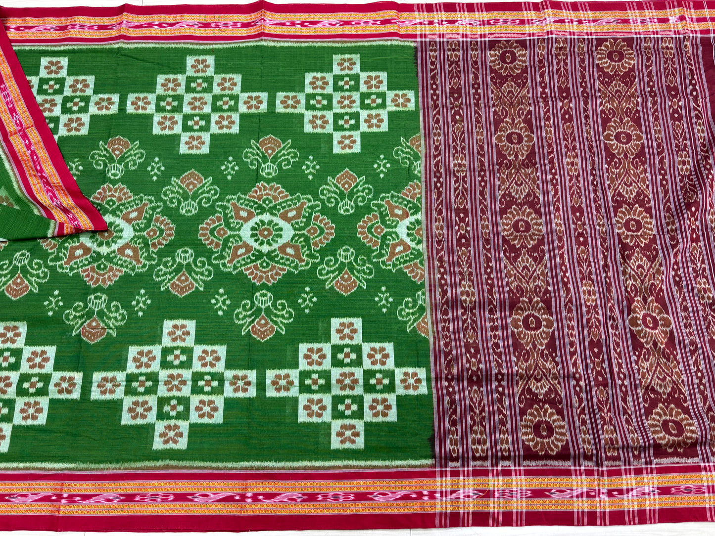 Body pasapali with flowers khandua cotton saree