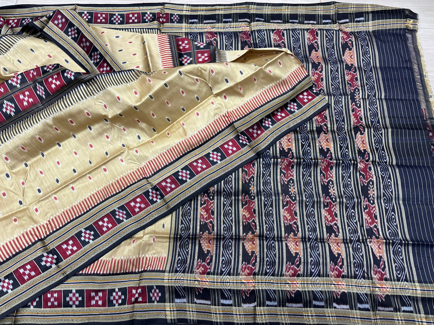 Exclusive border pasapali khandua silk saree