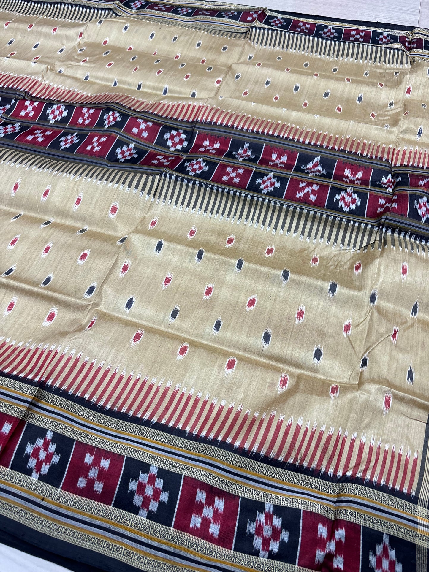 Exclusive border pasapali khandua silk saree