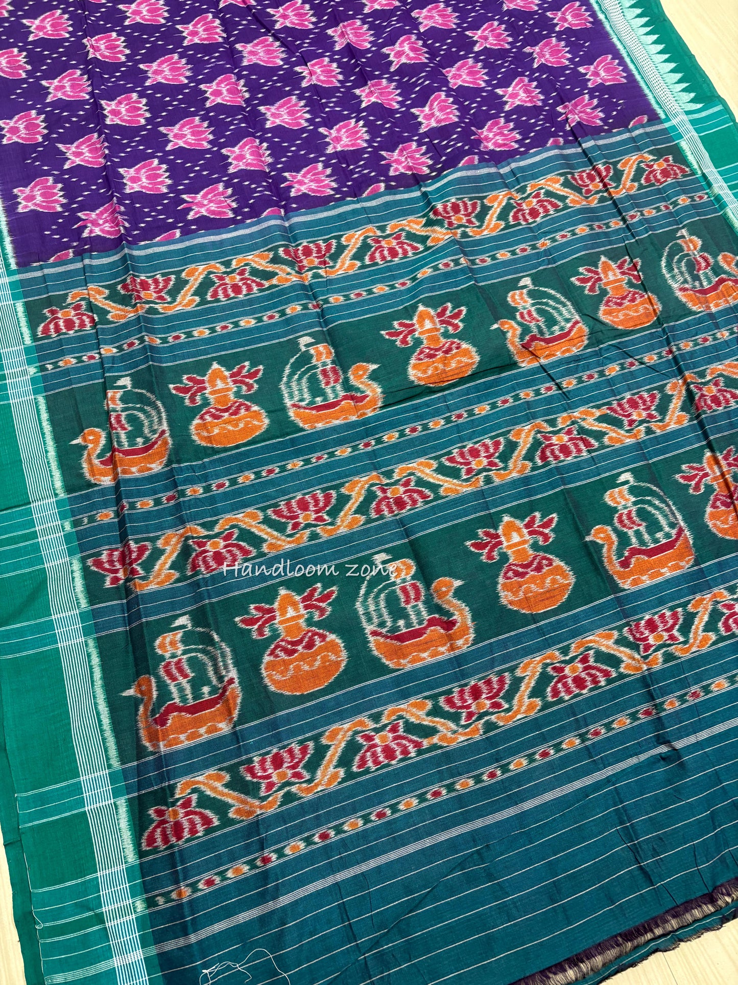 Exclusive body lotus with small temple cotton saree