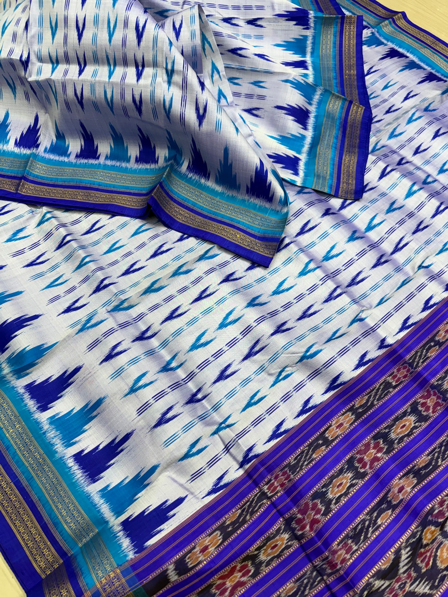 Double border tira anji khandua silk saree