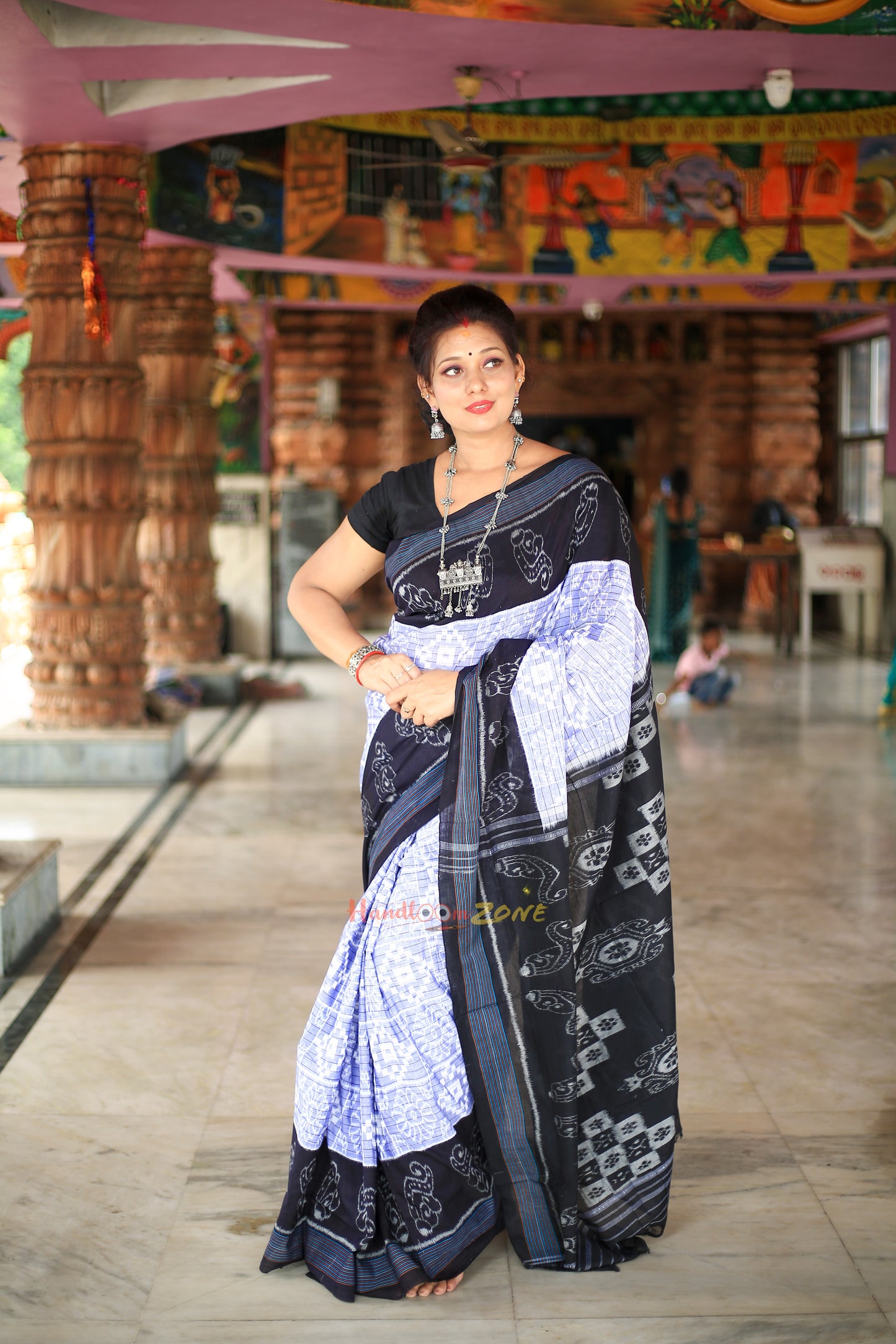 Body box with Scot design handloom cotton saree