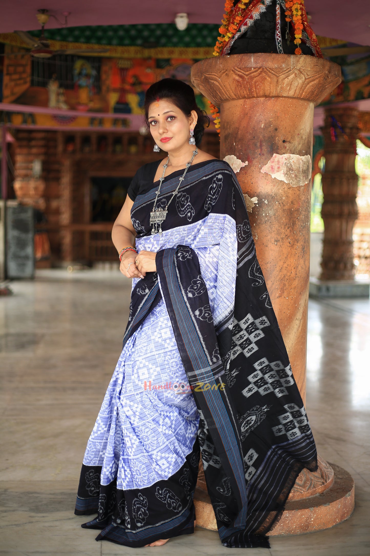 Body box with Scot design handloom cotton saree