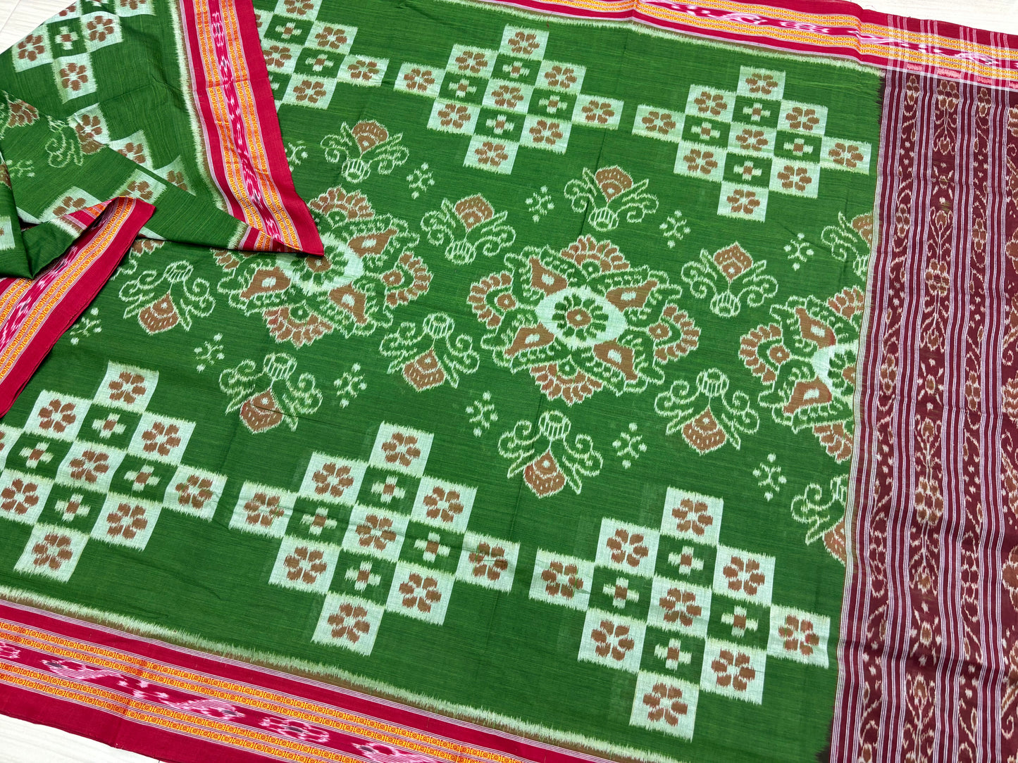 Body pasapali with flowers khandua cotton saree