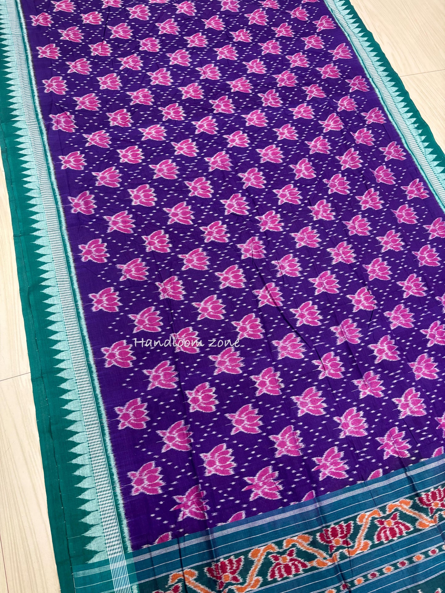 Exclusive body lotus with small temple cotton saree