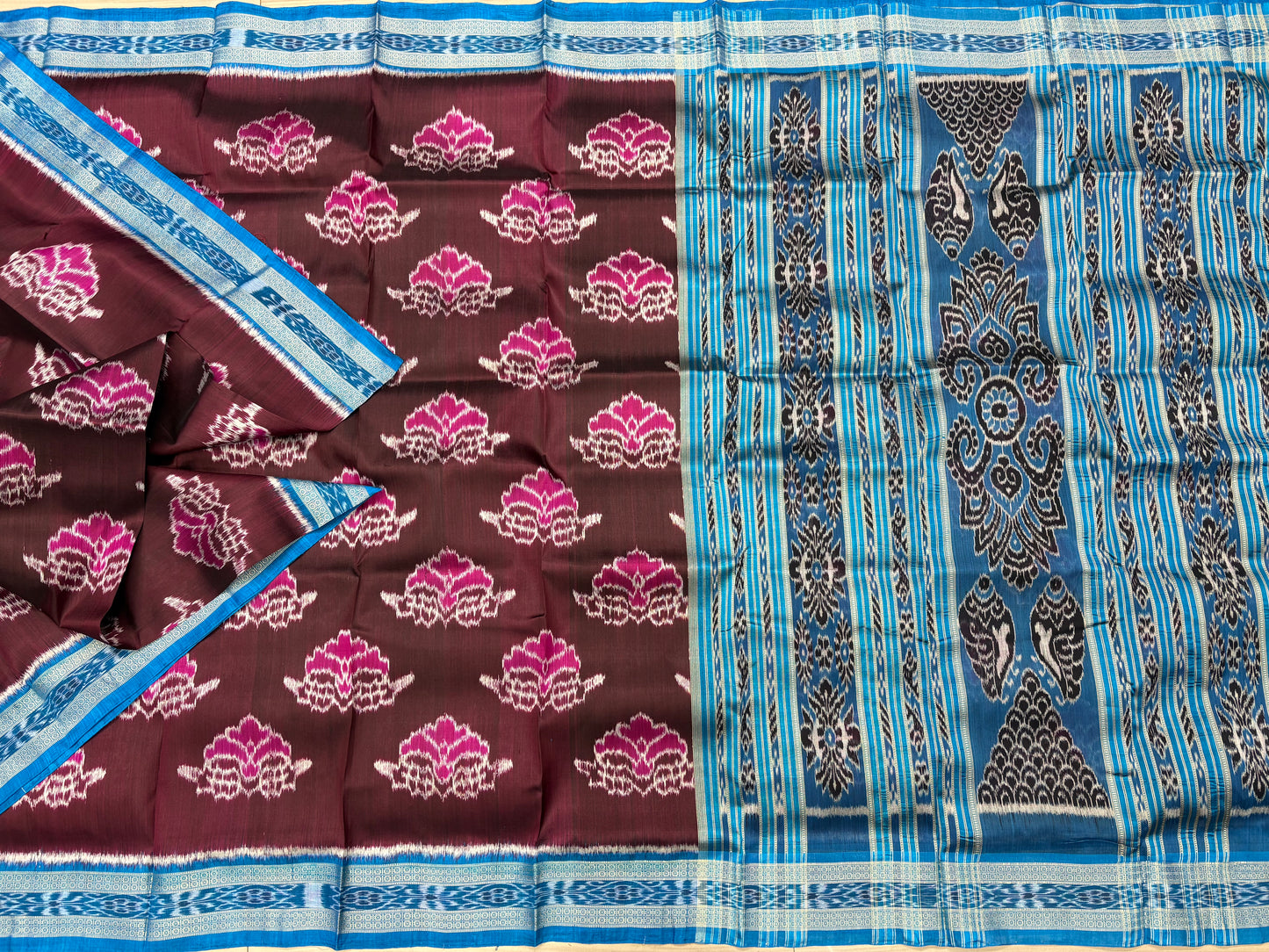 Exclusive body flowers khandua silk saree