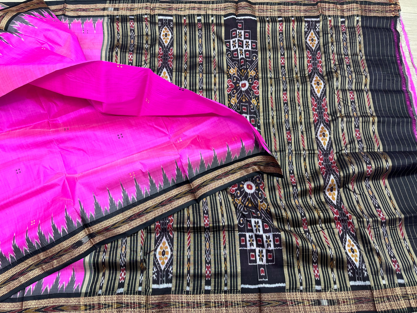 Khandua patta saree