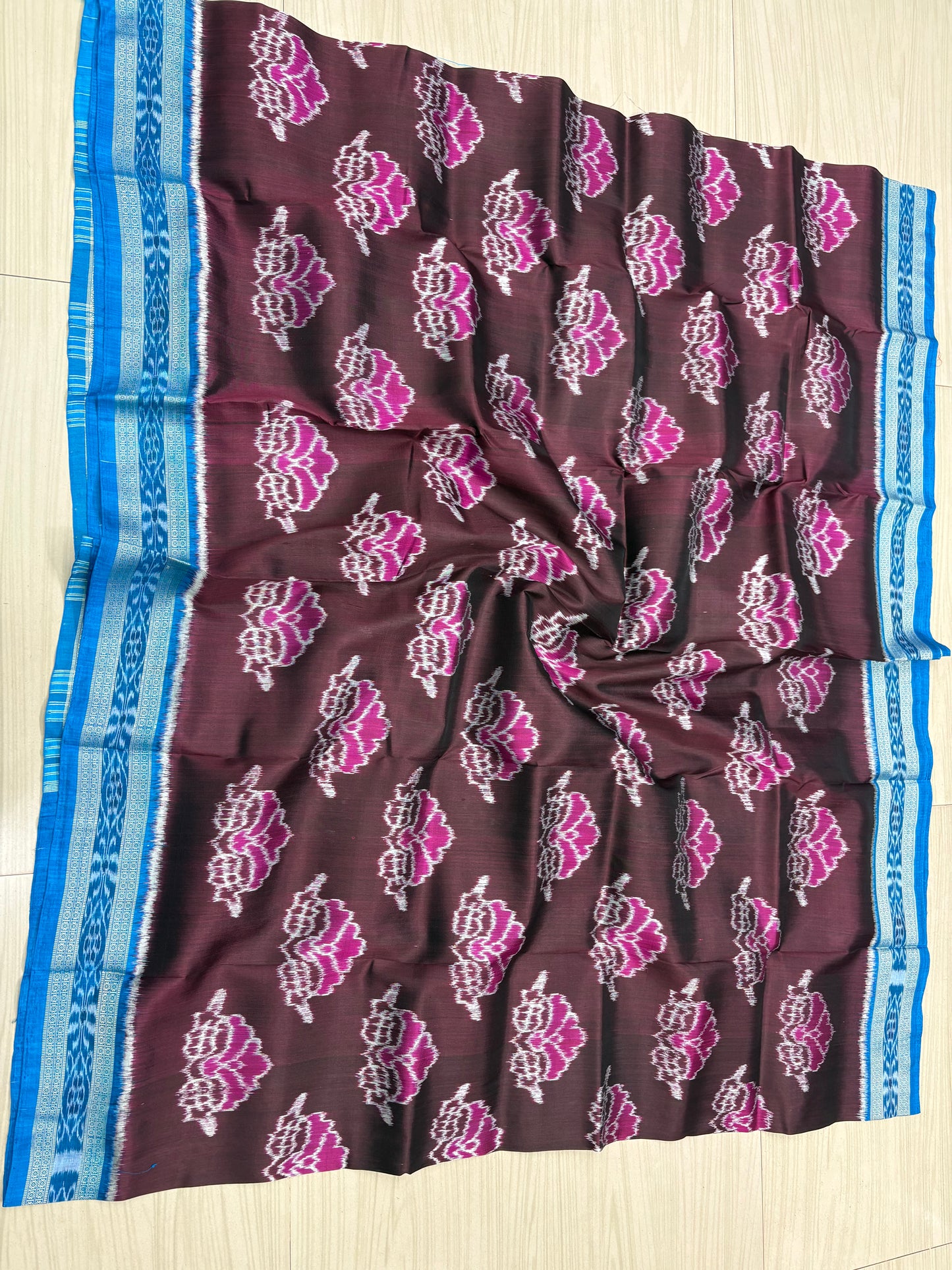 Exclusive body flowers khandua silk saree